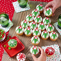 Pull Apart Christmas Sweater Cupcakes