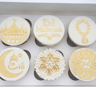 Golden Stencils Eid Cupcakes