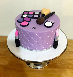 Make Up Kit Cake