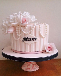 Roses and Pearls Cake