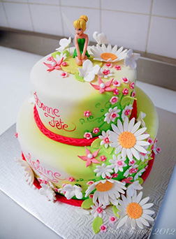 Tinkerbell Daisy Drape Cake