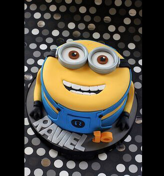 Beaming Minion Round Cake