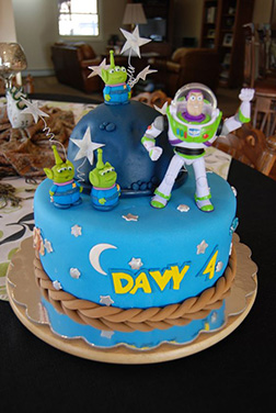Buzz & the Aliens Cake 3