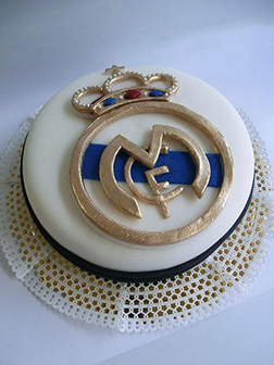 Real Madrid Gold Set Insignia Cake