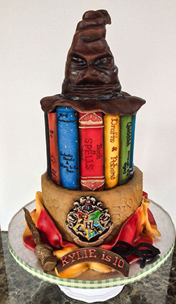 Hogwarts School of Witch & Wizardy Cake 1