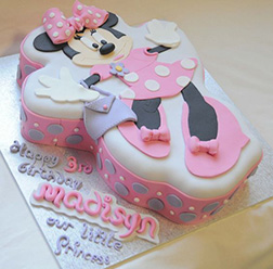 Fondant Minnie Mouse Cake