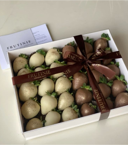 Chic Duo Dipped Strawberry Delights