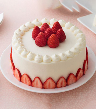 Classic Strawberry Cake