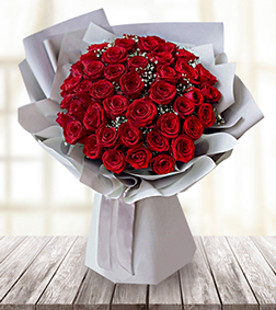 Elegant Hand-tied Red Roses
