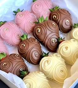 Graceful Swirls Dipped Strawberries