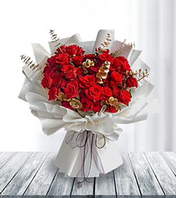 Scarlet Love Luxury Rose Bouquet, Luxury Collection