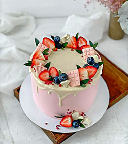 Strawberries Heaven Cake