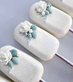 White Elegance Cakesicles